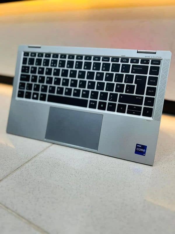 HP ELITEBOOK 1040- G8 INTEL Core i5 - 11th Gen vPro 2