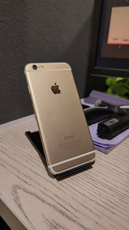 iphone 6 64GB  (PTA approved) for urgent sale 3