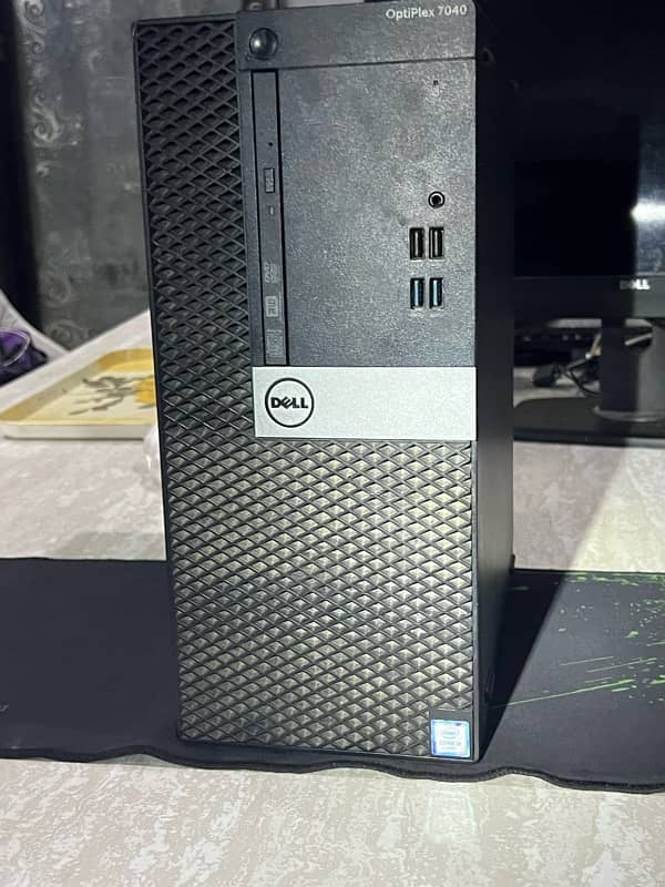 Dell OptiPlex 7040 0