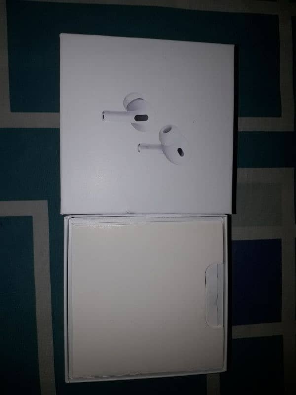 Airpods pro (2nd generation) new only box open 2