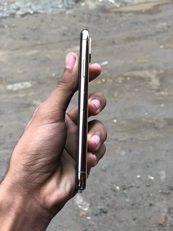 iPhone xs factory 3