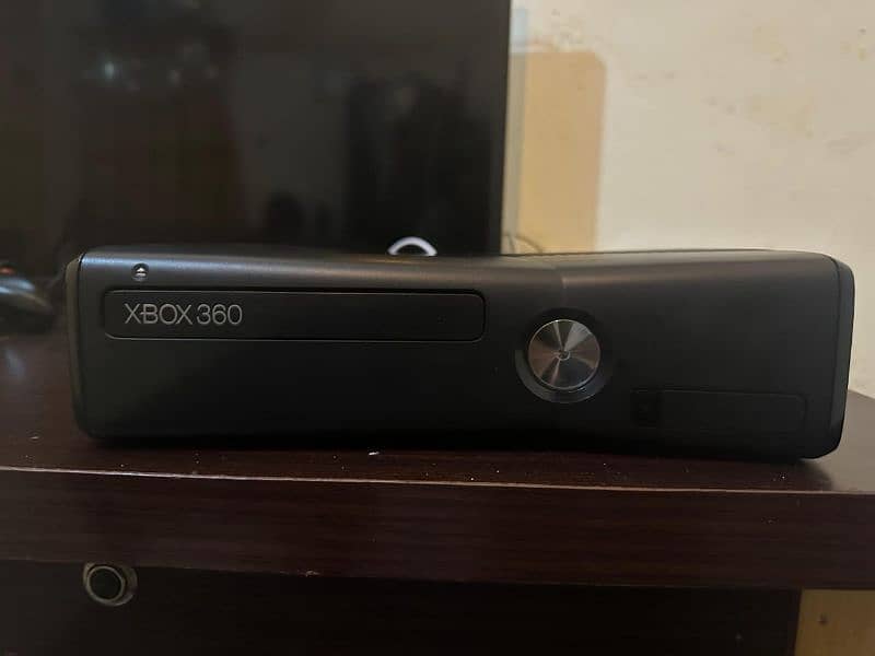 Xbox 360 320 Slim brand new with box and original accessories 10