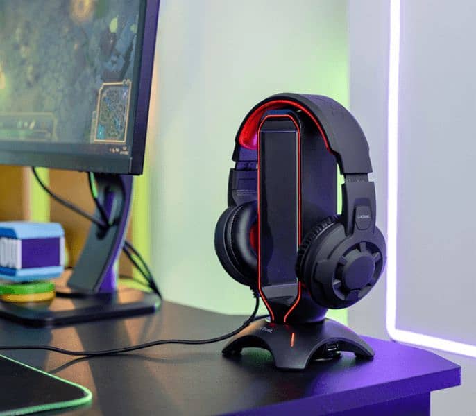 GXT 265 Cintar RGB Headphone Stand (Black) 0