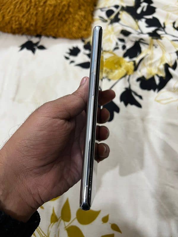 One Plus 9 pro 5g in Good price 6