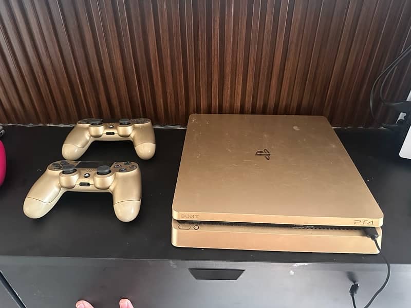 PlayStation 4 ( GOLD Edition ) 2 Controllers , 7 Games PS4 SLIM 0