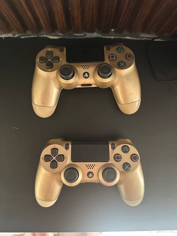 PlayStation 4 ( GOLD Edition ) 2 Controllers , 7 Games PS4 SLIM 2