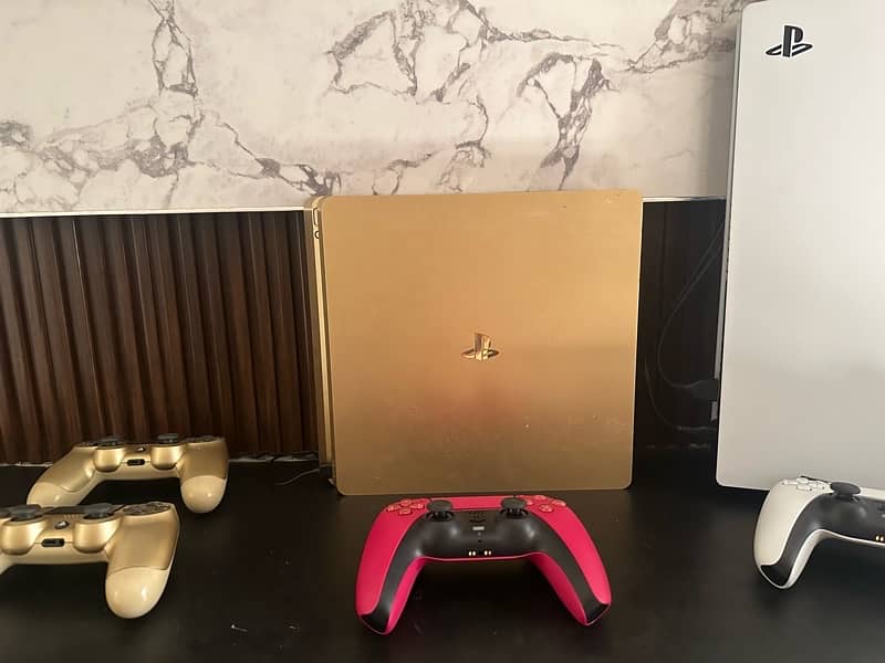 PlayStation 4 ( GOLD Edition ) 2 Controllers , 7 Games PS4 SLIM 5