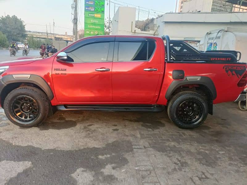 Toyota Hilux Revo V 2017 3