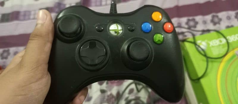 Xbox 360 with 1 wireless controller and 1 wire 4