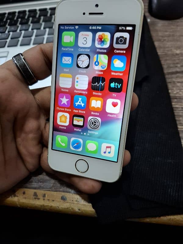 Apple iPhone 5s 16GB 10 By 10 1