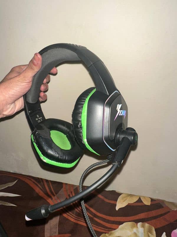 Gaming Headphones with Sensitive mic 4