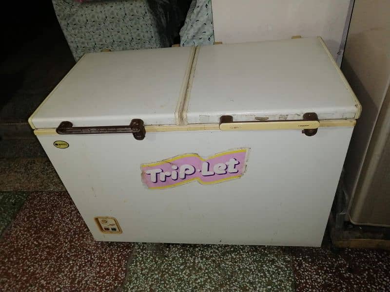 Waves Refrigerator freezer for Sale 0