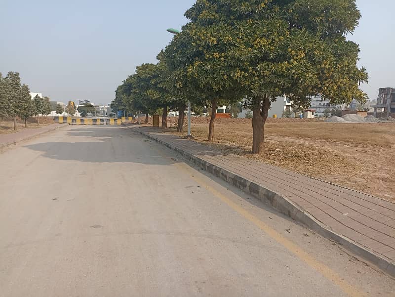 Prime 10 Marla Plot for Sale in Bahria Town Phase 8, Rawalpindi Block I 0