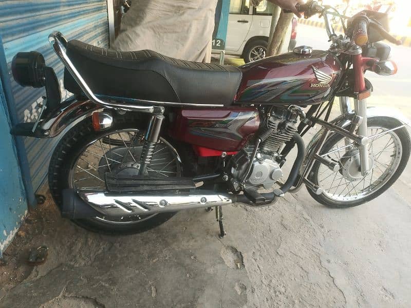 Honda/Yamaha bike 8