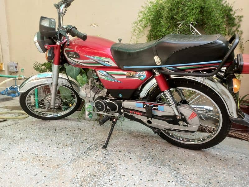 Honda/Yamaha bike 9