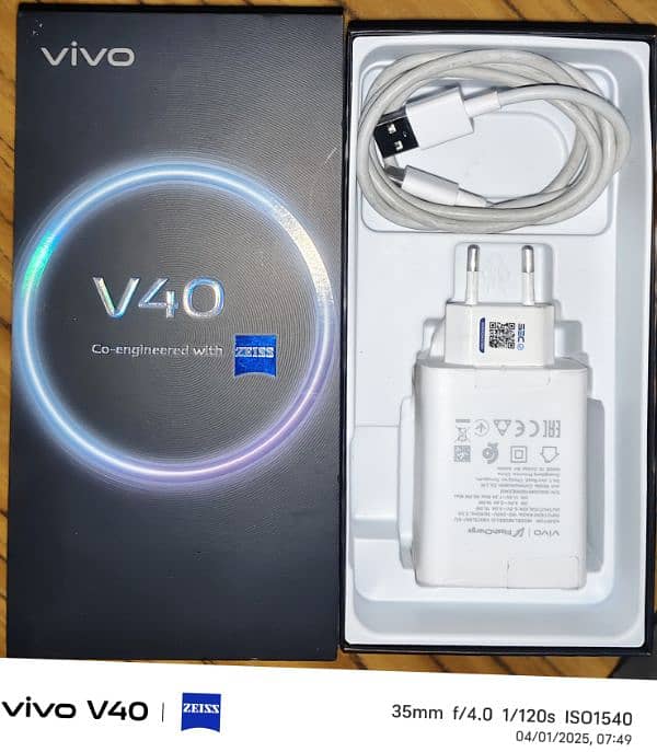 vivo v40 12/256  condition 10 by 10  full fresh mobile 2 month use 0