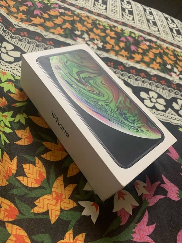 iphone XS MAX 512GB with box 16