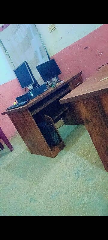 Computer table new 0