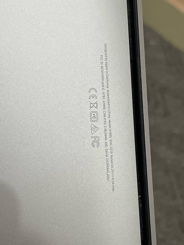 Macbook Pro 2018 i7 16GB 512 GB 6