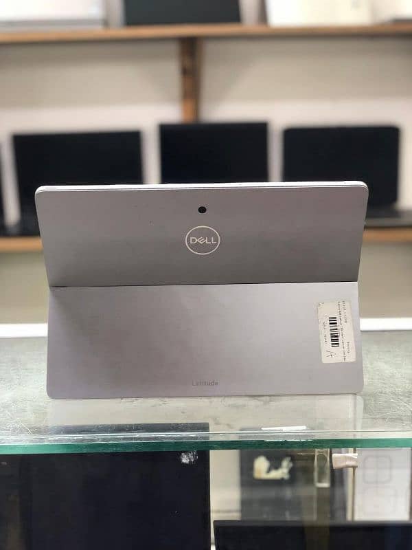 Dell Latitude 7200 2 in 1 i5 8th generation 8 gb/256gbssd 1