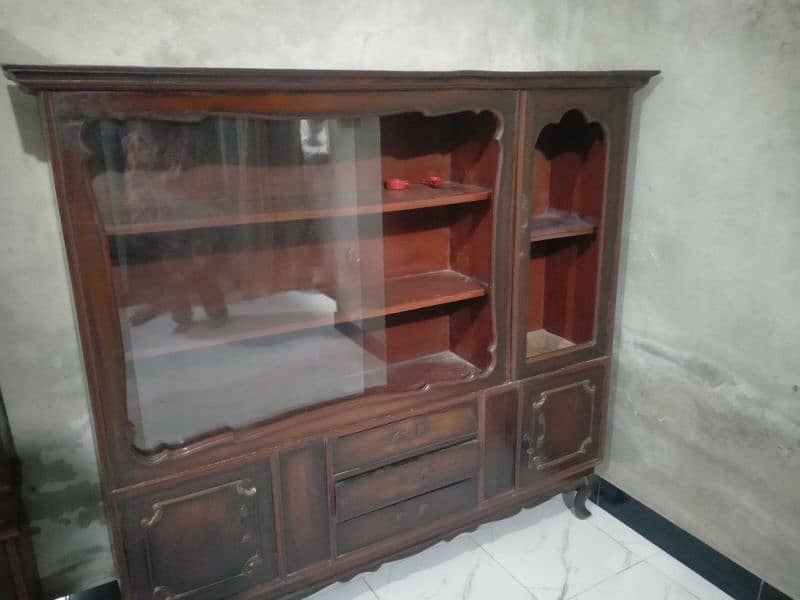 Used Showcase and Dressing Table 3