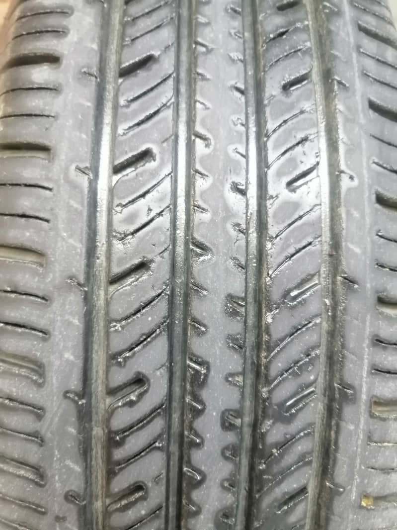 Without puncture tubeless tyre 165/70/12 for sale. 0