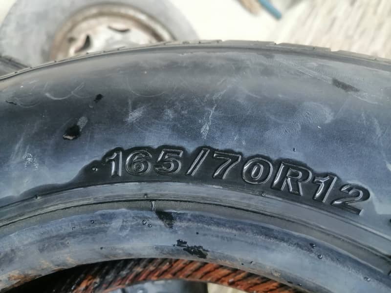 Without puncture tubeless tyre 165/70/12 for sale. 2