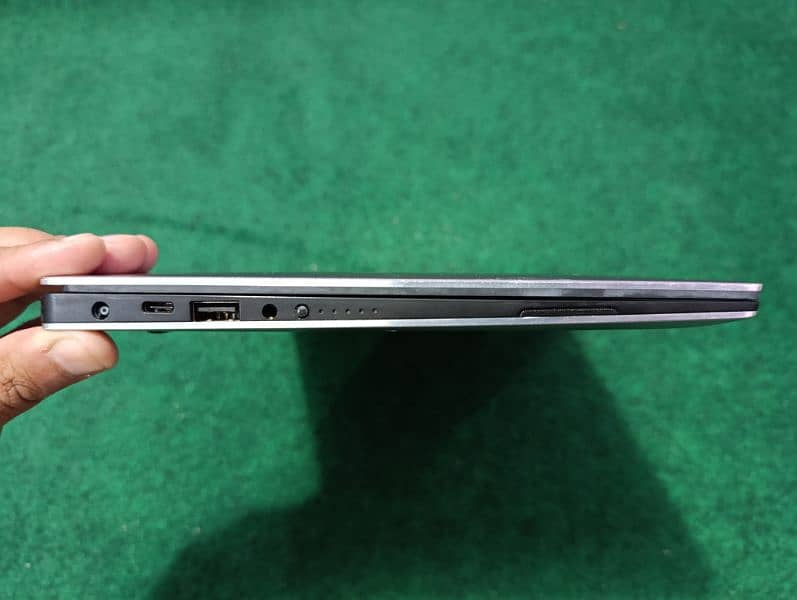 Dell XPS Core i5 6th Generation Bezelless Metal Body 10/10 1