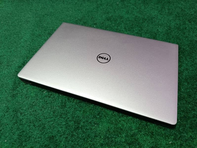 Dell XPS Core i5 6th Generation Bezelless Metal Body 10/10 2