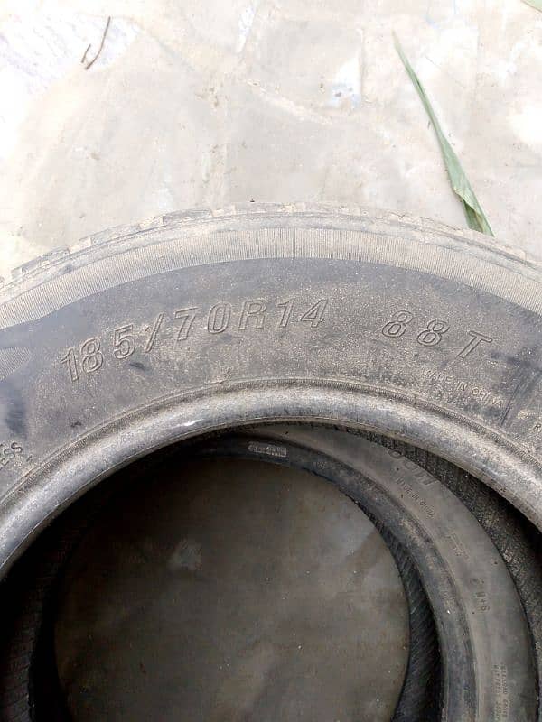 good condition 2 tubeless tyres 1