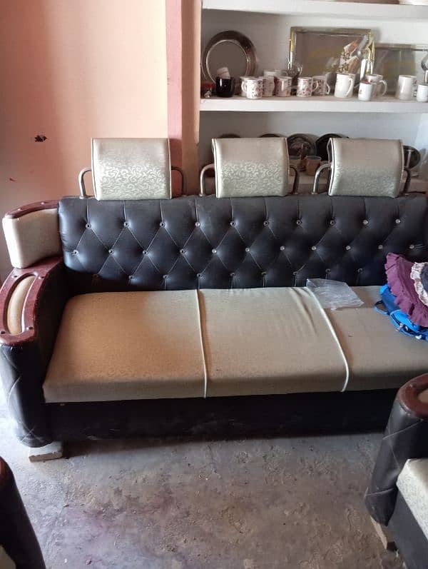 5 seater King size sofa set in lush condition 0