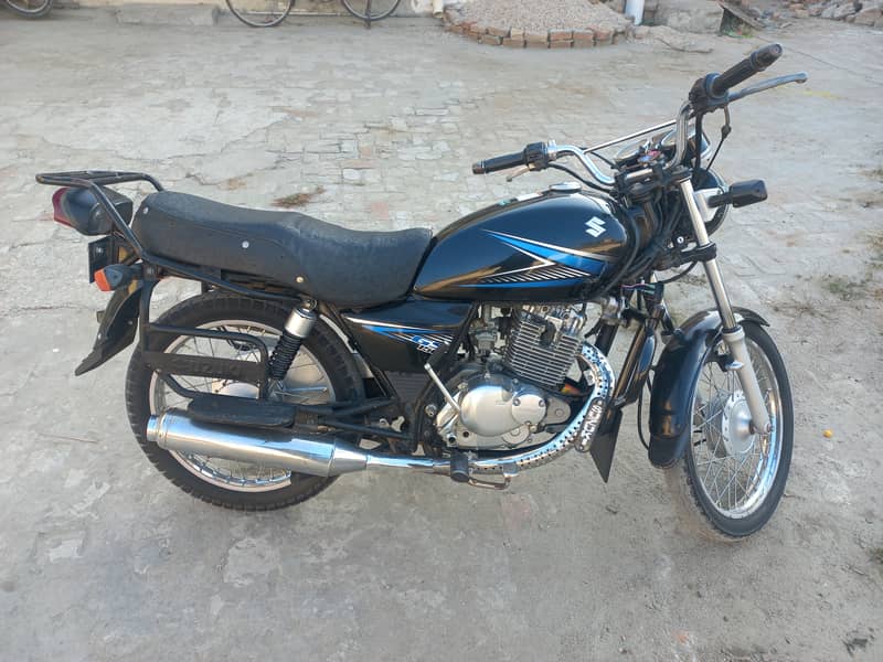 Suzuki GS 150 2015 1