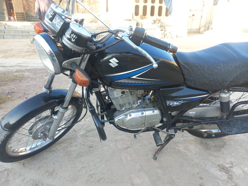 Suzuki GS 150 2015 3