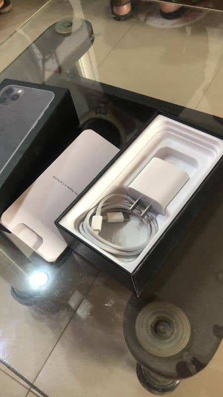 iPhone 11 pro max Original charger 20w 0