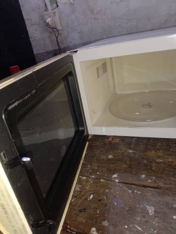 microwave oven 3