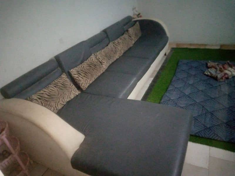 L shaped sofa 7 seater condition 10/8 1