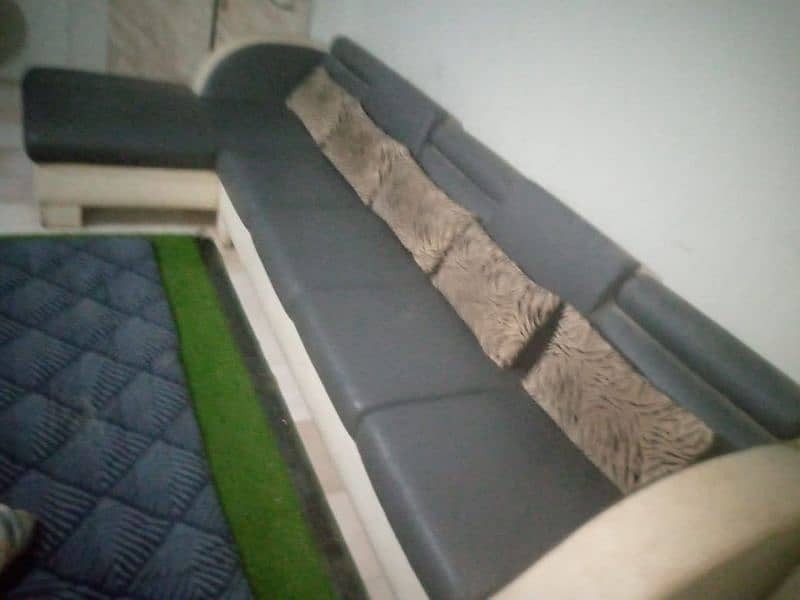 L shaped sofa 7 seater condition 10/8 2