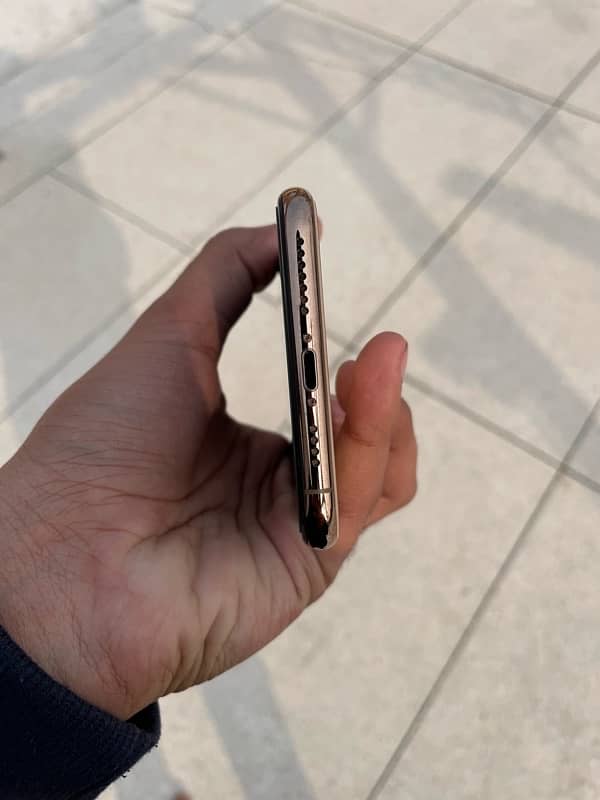 iphone xsmax256gb factory unlock scomsim working goleden color 6