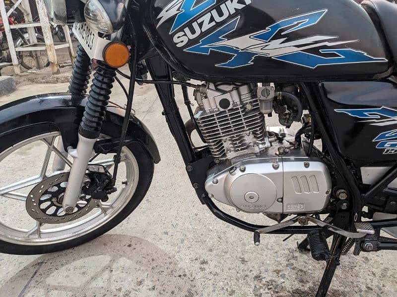 Suzuki GS 150 SE 9