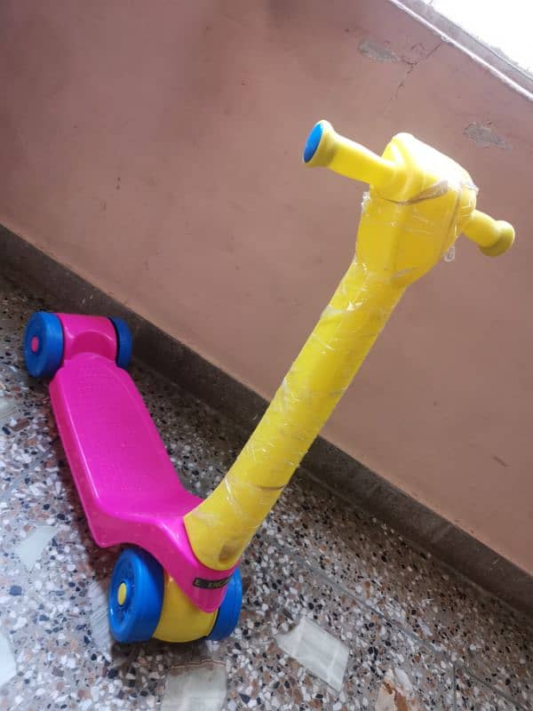 pink color scooty for kidz 0