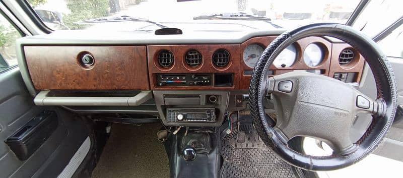 Suzuki Jimny 1986 4