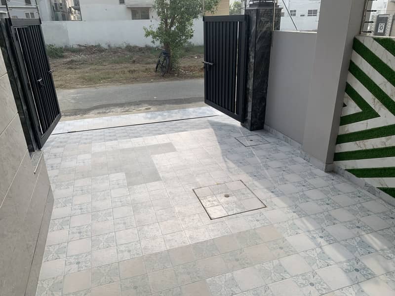 5 MARLA BEAUTIFULLY CONSTRUCTED HOUSE NEWLY BUILD IS AVAILABLE FOR SALE IN DHA PHASE 11 RAHBAR SECTOR 2 LAHORE 45