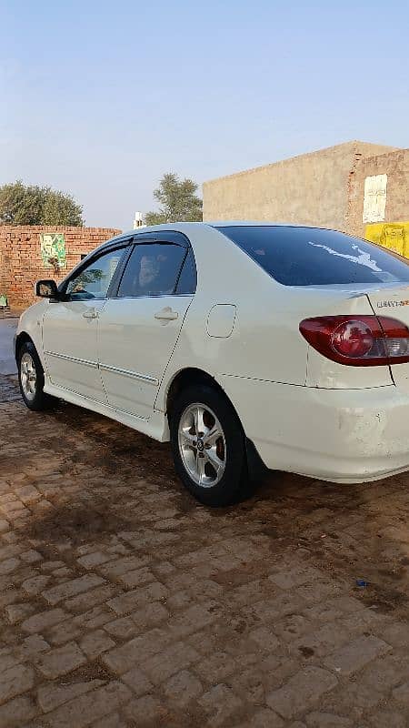 Toyota Corolla Altis 2005 5