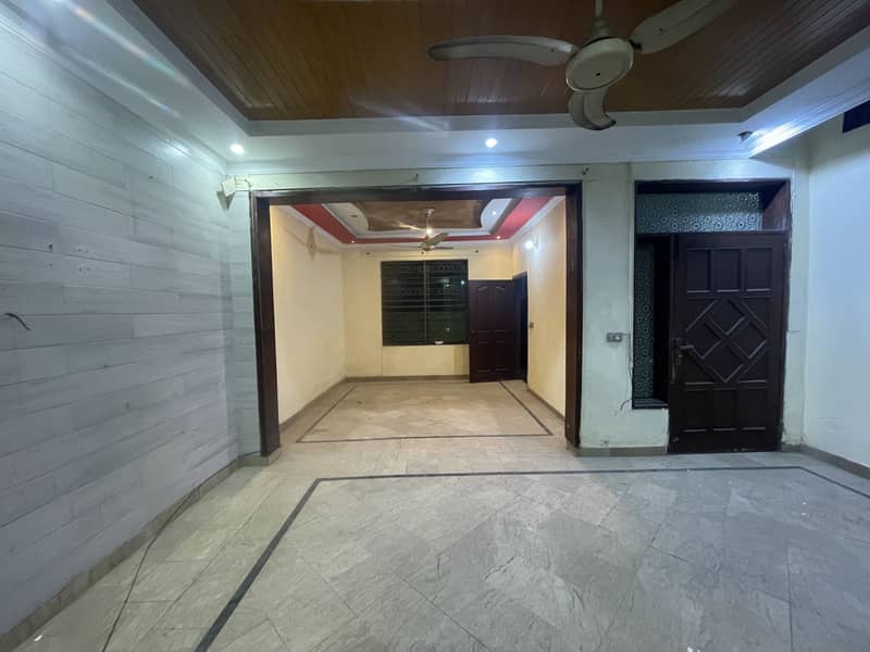 5 MARLA FULL HOUSE FOR RENT IN JOHAR TOWN NEAR TO EMPORIUM MALL 0