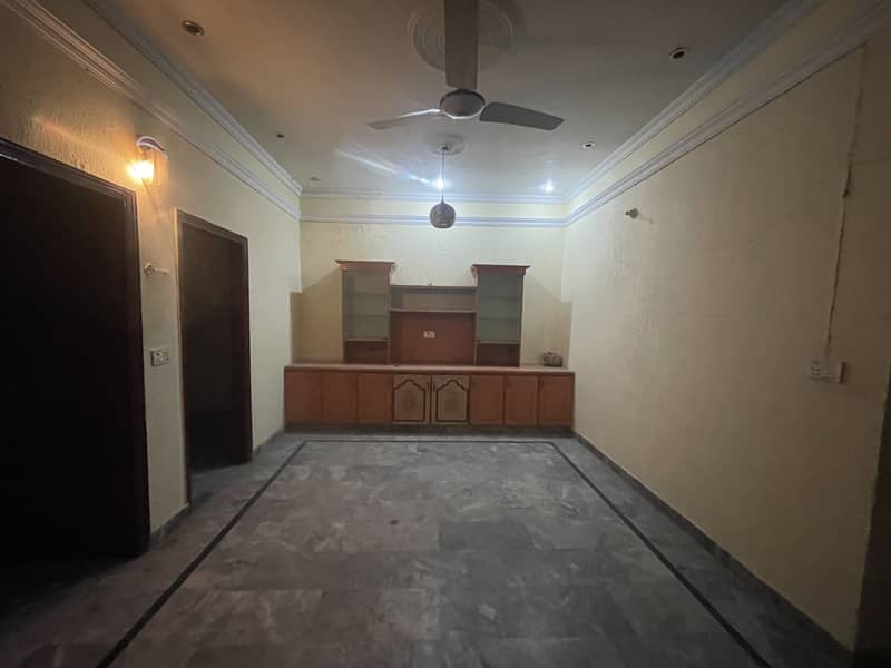 5 MARLA FULL HOUSE FOR RENT IN JOHAR TOWN NEAR TO EMPORIUM MALL 10