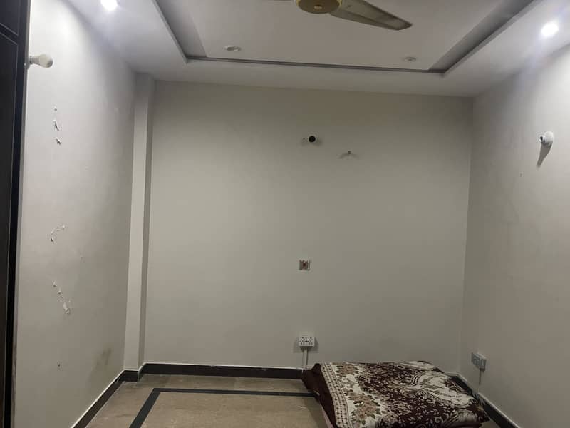 FLAT FOR RENT NEAR TO EMPORIUM MALL 6