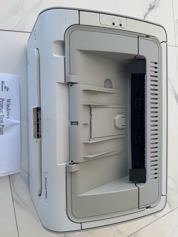 Hp LaserJet P1005 for Sale 3