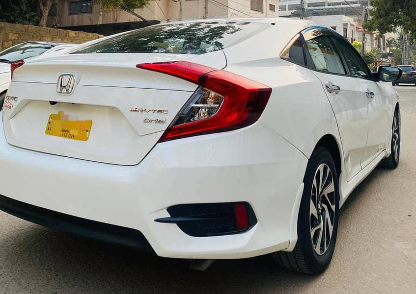 Honda Civic Oriel 2018 4