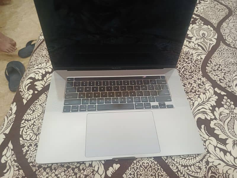 MacBook pro (2019_16 inch) Core i7, 16/512SSD 7