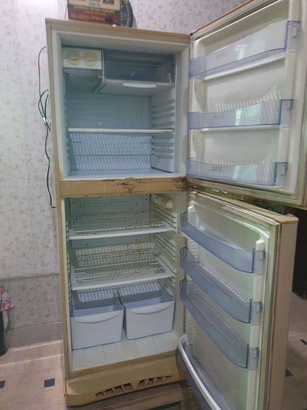 i am sale  PEL company frige for sale. 03006044638 2